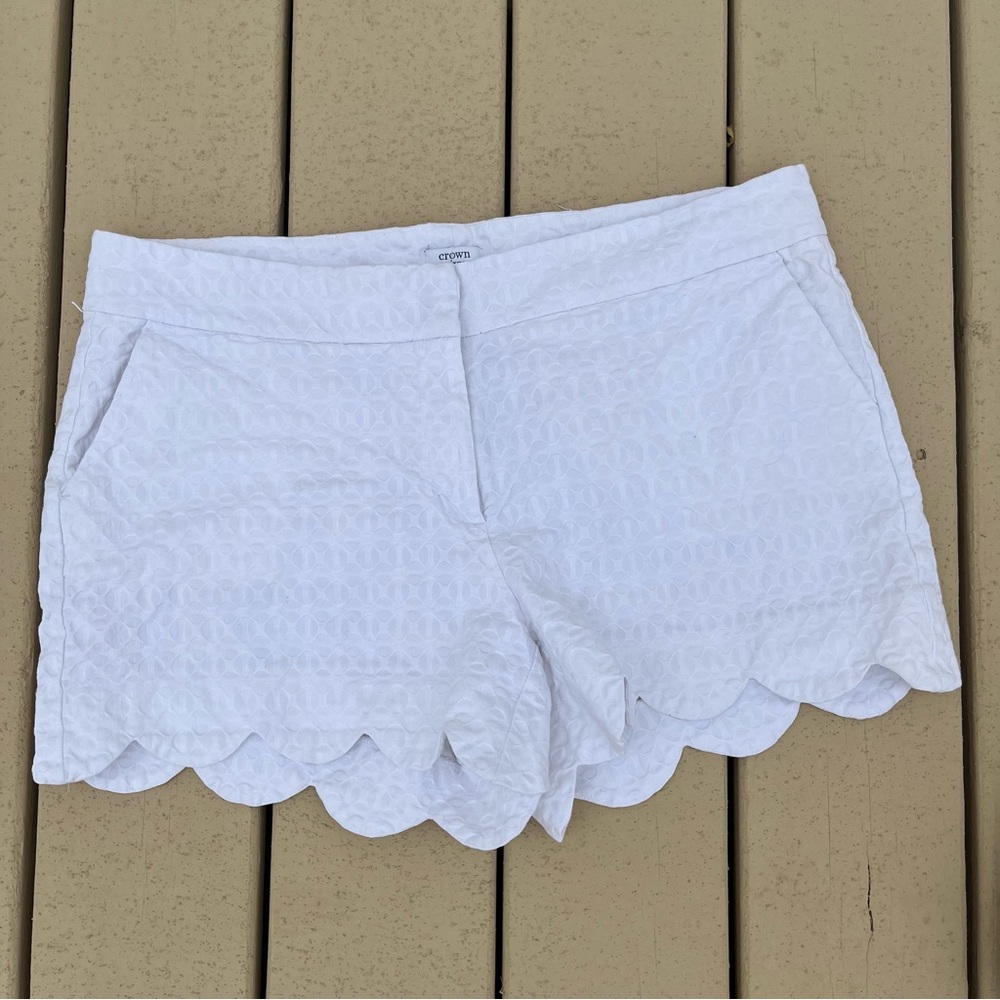 Crown & Ivy shorts white scallop size 14